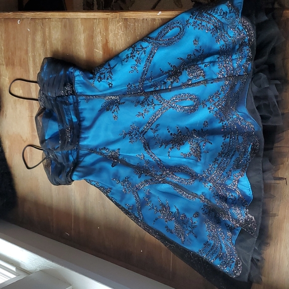Morgan & Co. Dresses & Skirts - Semi formal dress